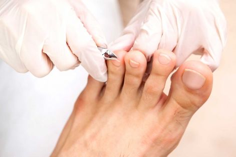 07-healthy-feet-tips-diabetes-cut-nails.jpg 07-healthy-feet-tips-diabetes-cut-nails.jpg